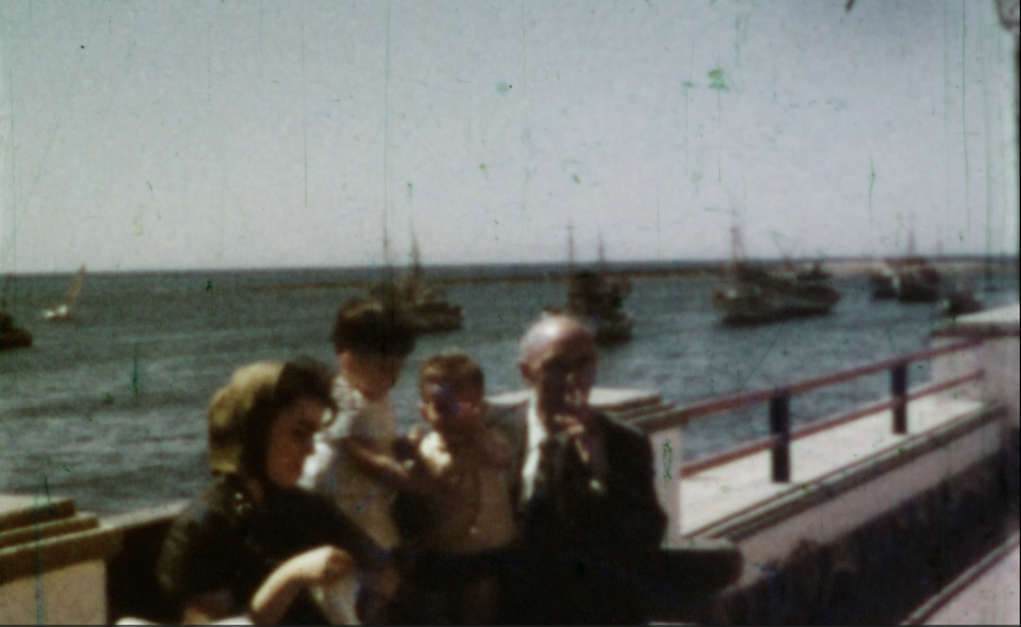 Familia en el parque viejo de Arrecife (c.1962)