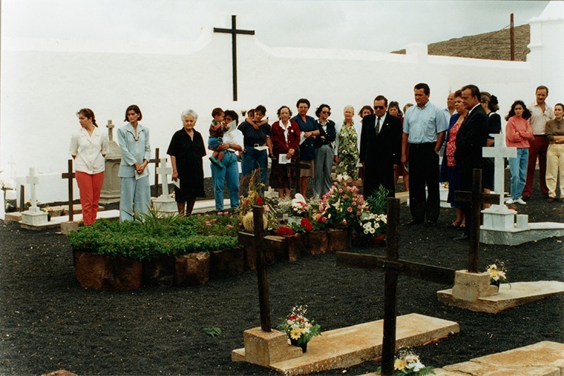 Homenaje a César Manrique en el cementerio de Haría I