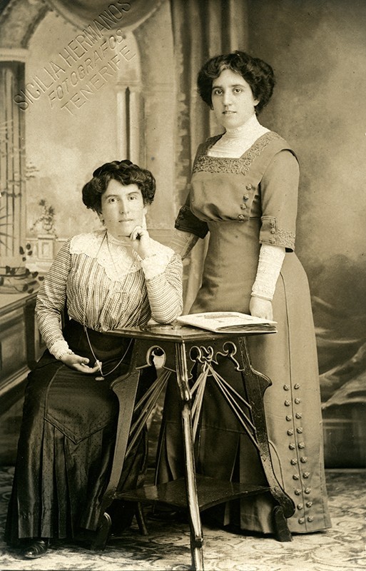 Virginia Topham y Leonor Cabrera