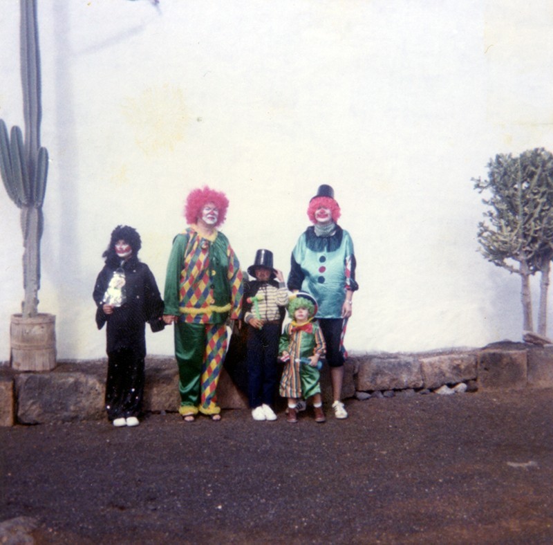 Familia disfrazada en Teseguite