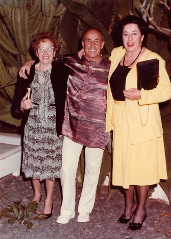 César Manrique con sus hermanas