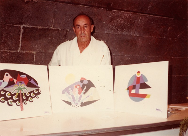 César Manrique con logotipos I