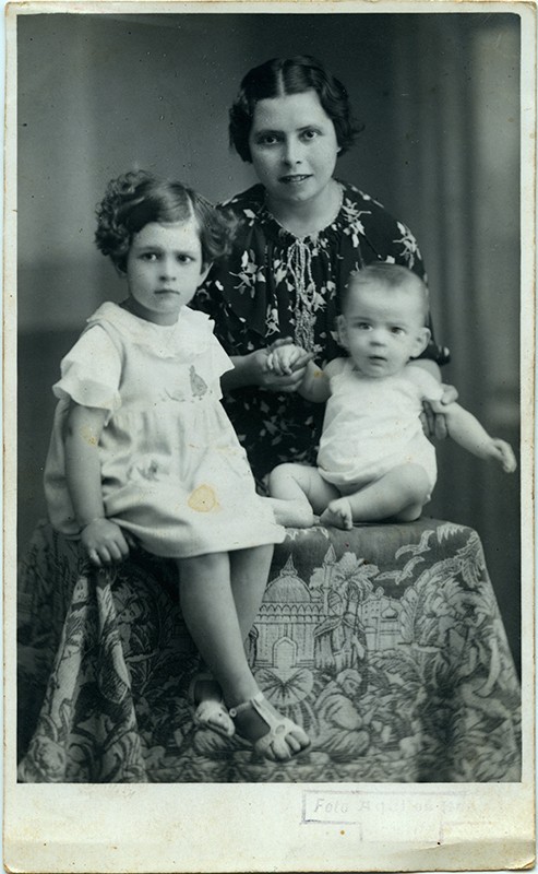 Dolores Bermúdez e hijos