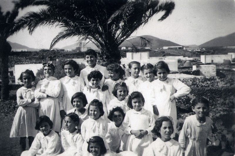 Escuela unitaria de niñas de Uga en 1955