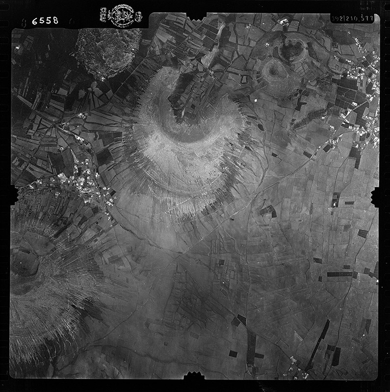 Fotografía aérea de Montaña Blanca en 1956 IV
