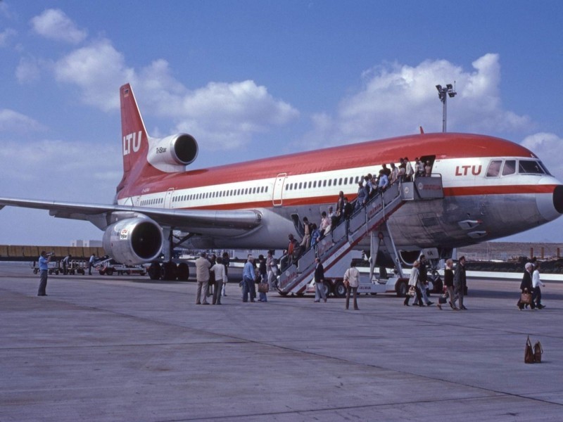 Avión en el aeropuerto de Lanzarote I