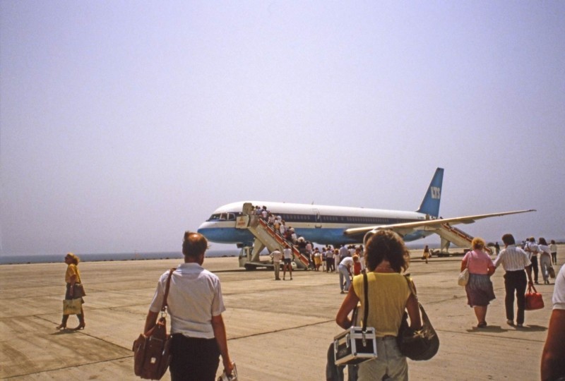 Avión en el aeropuerto de Lanzarote II