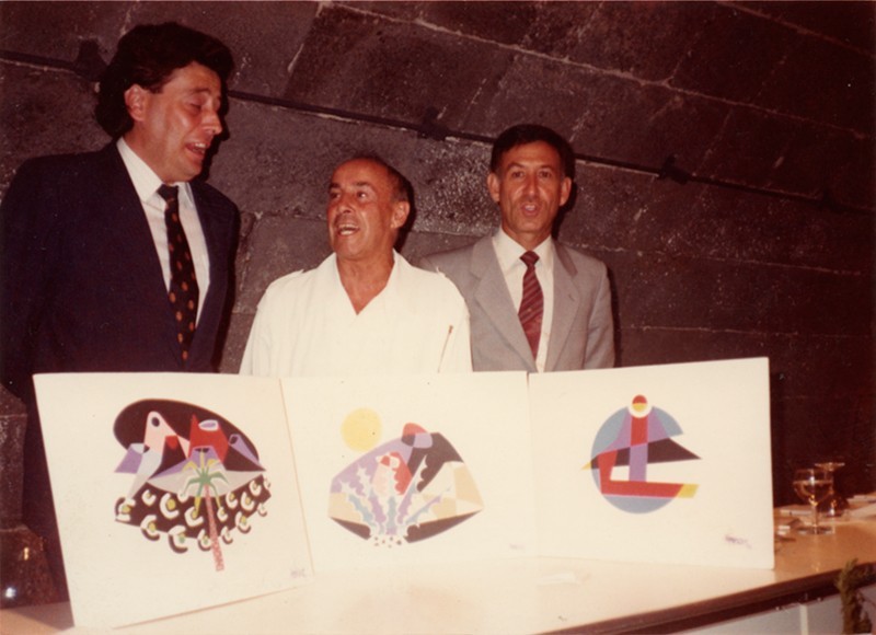 César Manrique con logotipos II
