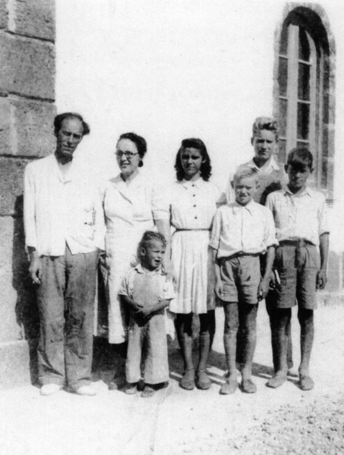 Agustín Pallarés con sus padres y hermanos en Alegranza