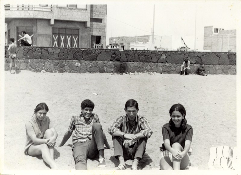 Jóvenes en la playa III