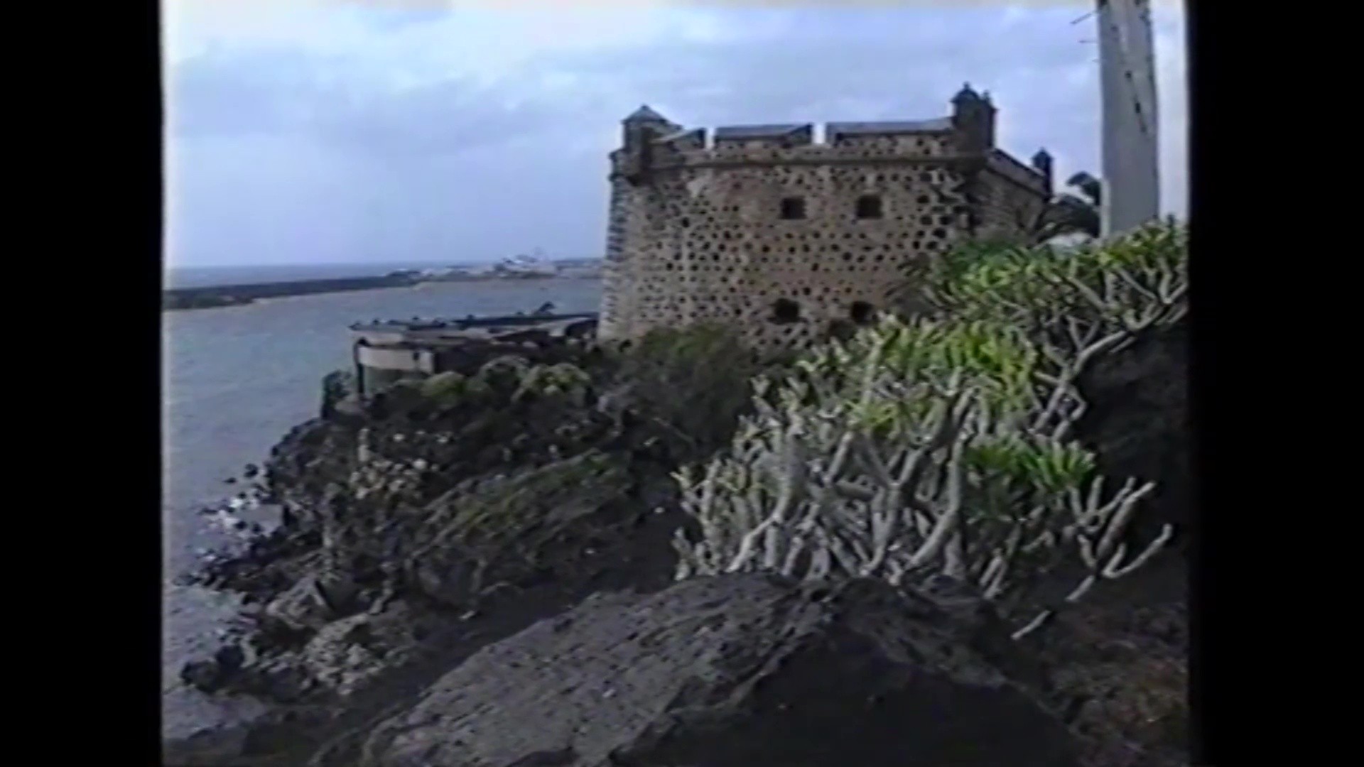 Castillo de San José en 'Isla de los volcanes' (1990)