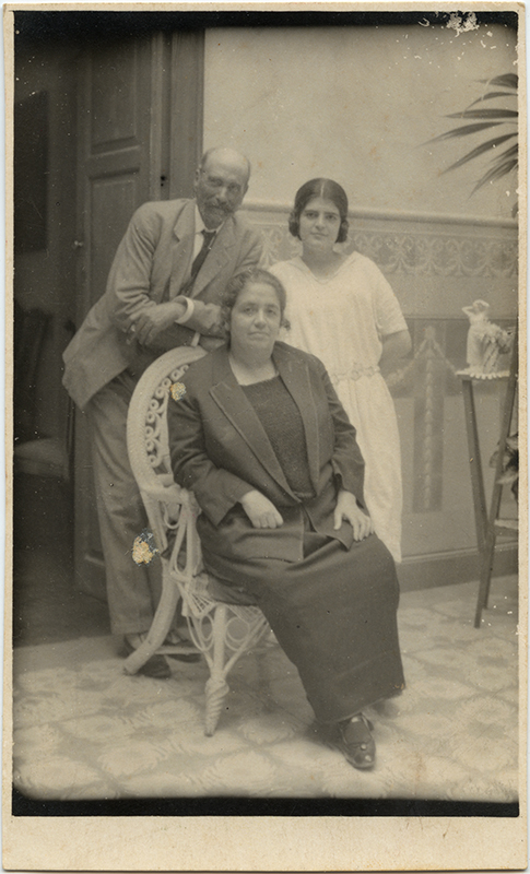 María Lorenzo junto a sus padres