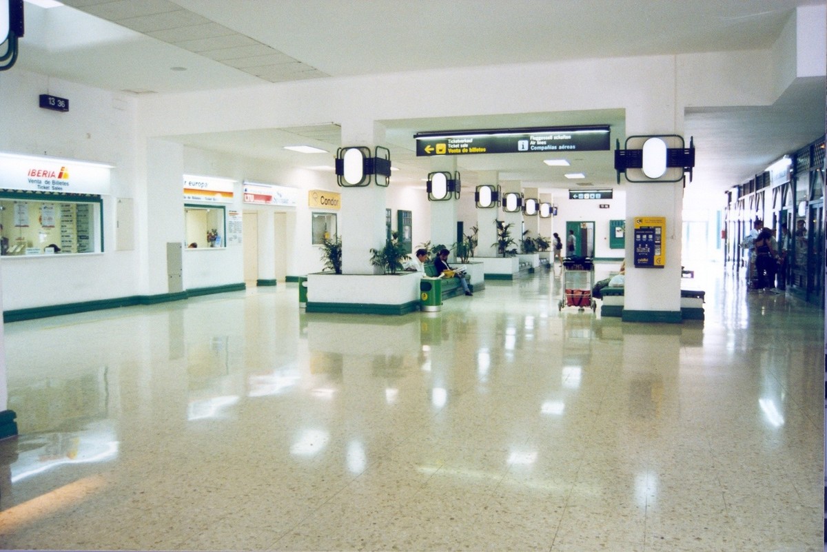 Antigua terminal del aeropuerto XVIII