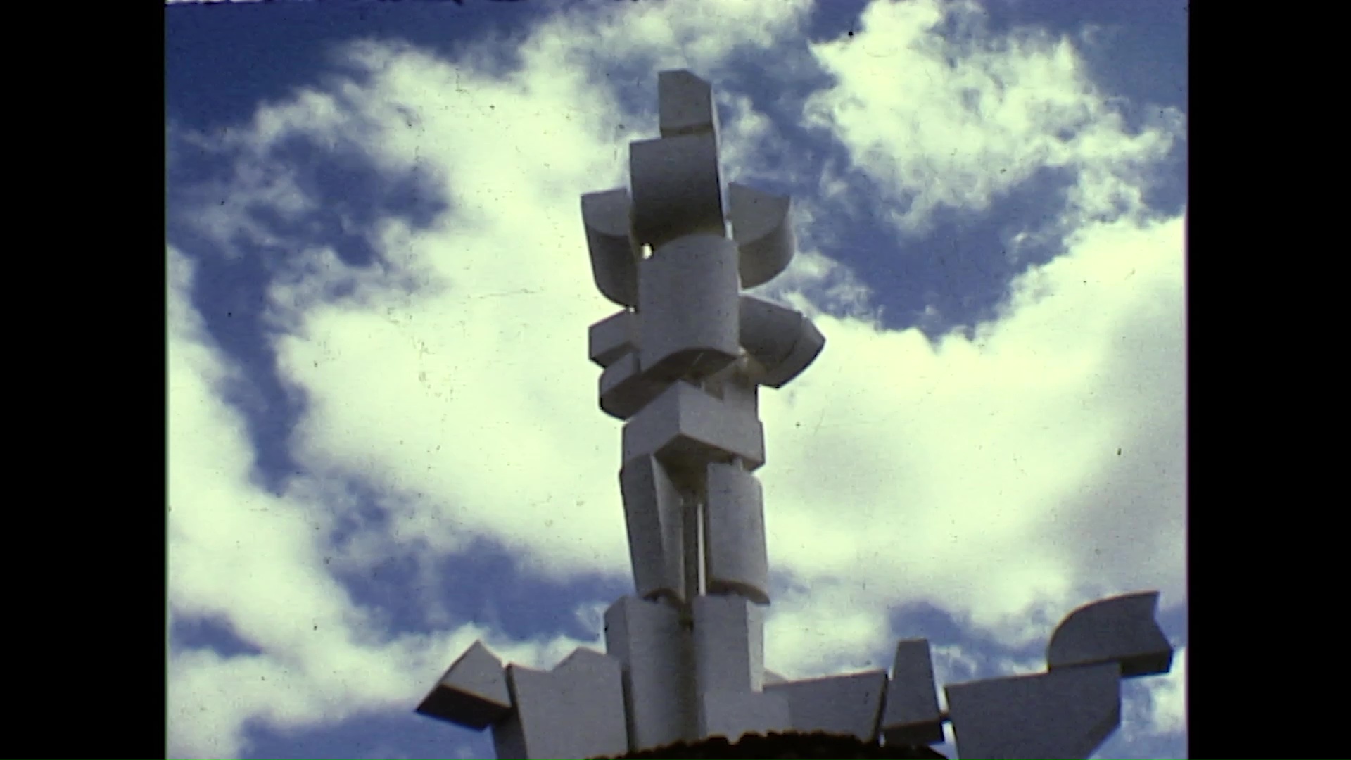 Visita al Monumento al Campesino (c. 1975)
